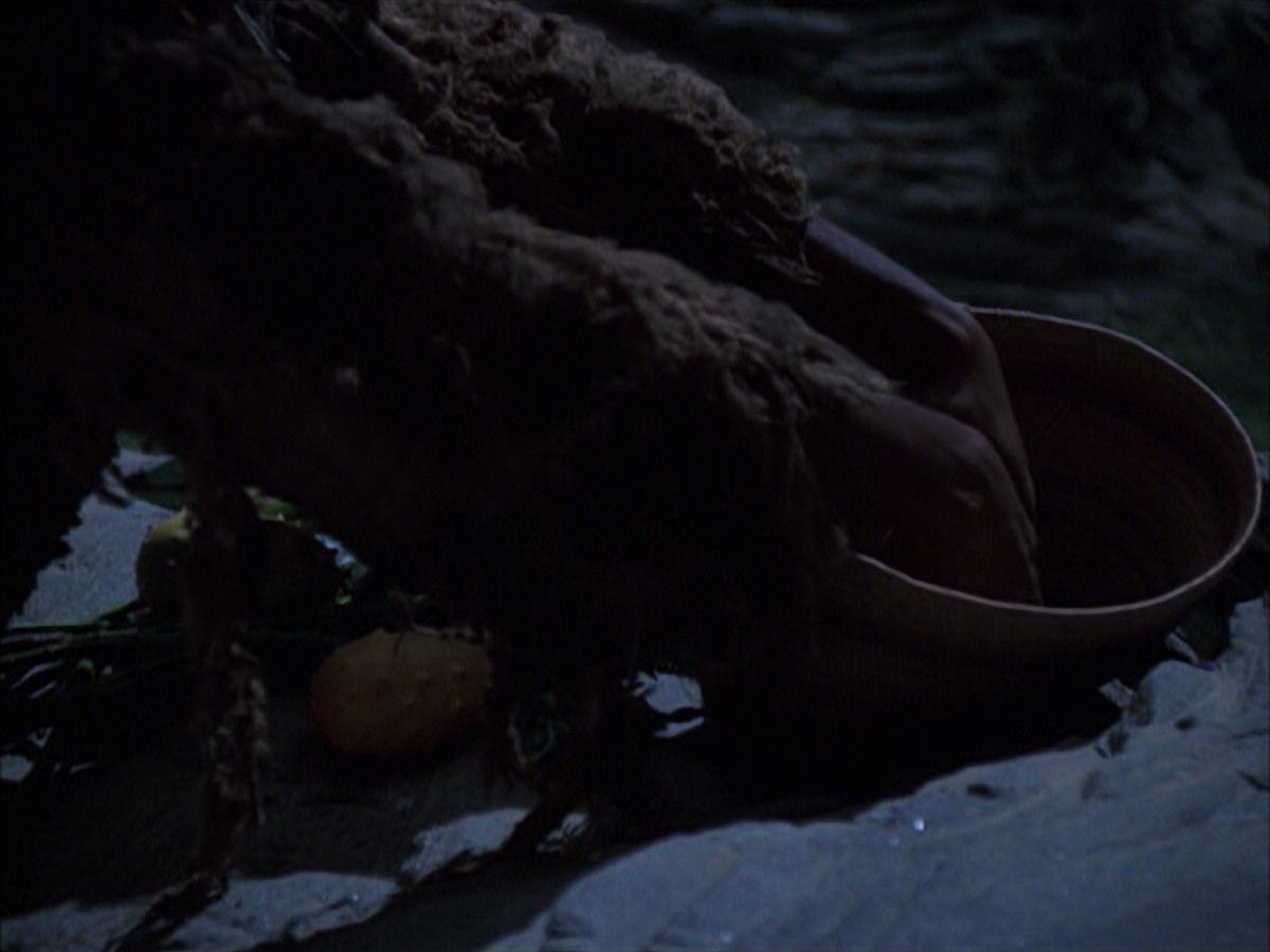 extant_StarTrek_VOY_6x12-BlinkOfAnEye_00119.jpg