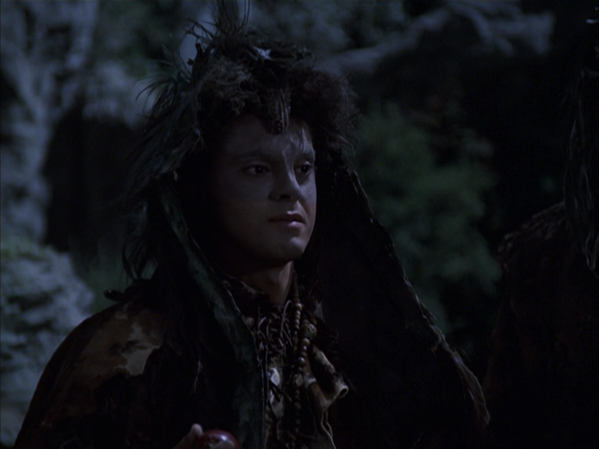 extant_StarTrek_VOY_6x12-BlinkOfAnEye_00370.jpg