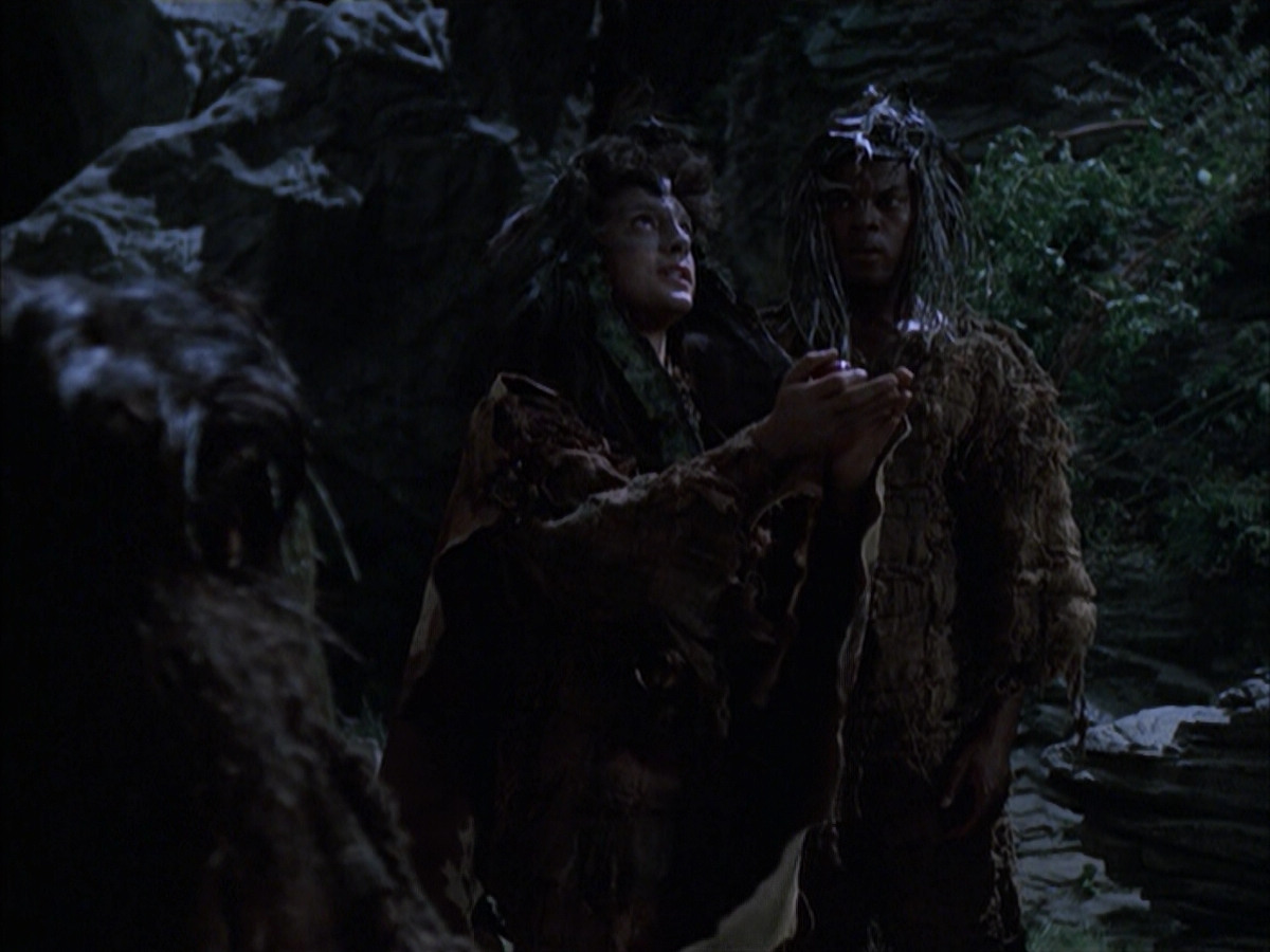 extant_StarTrek_VOY_6x12-BlinkOfAnEye_00387.jpg