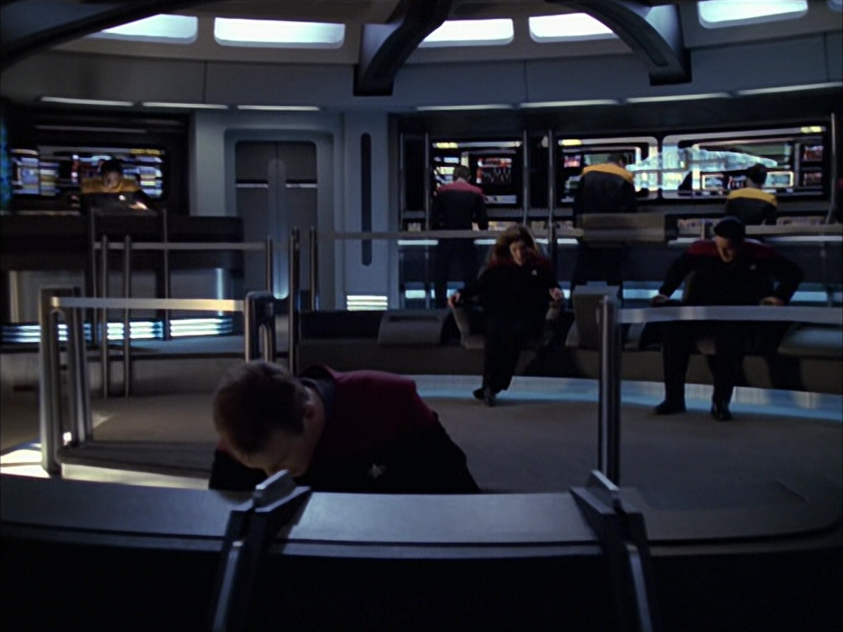 extant_StarTrek_VOY_6x12-BlinkOfAnEye_00413.jpg