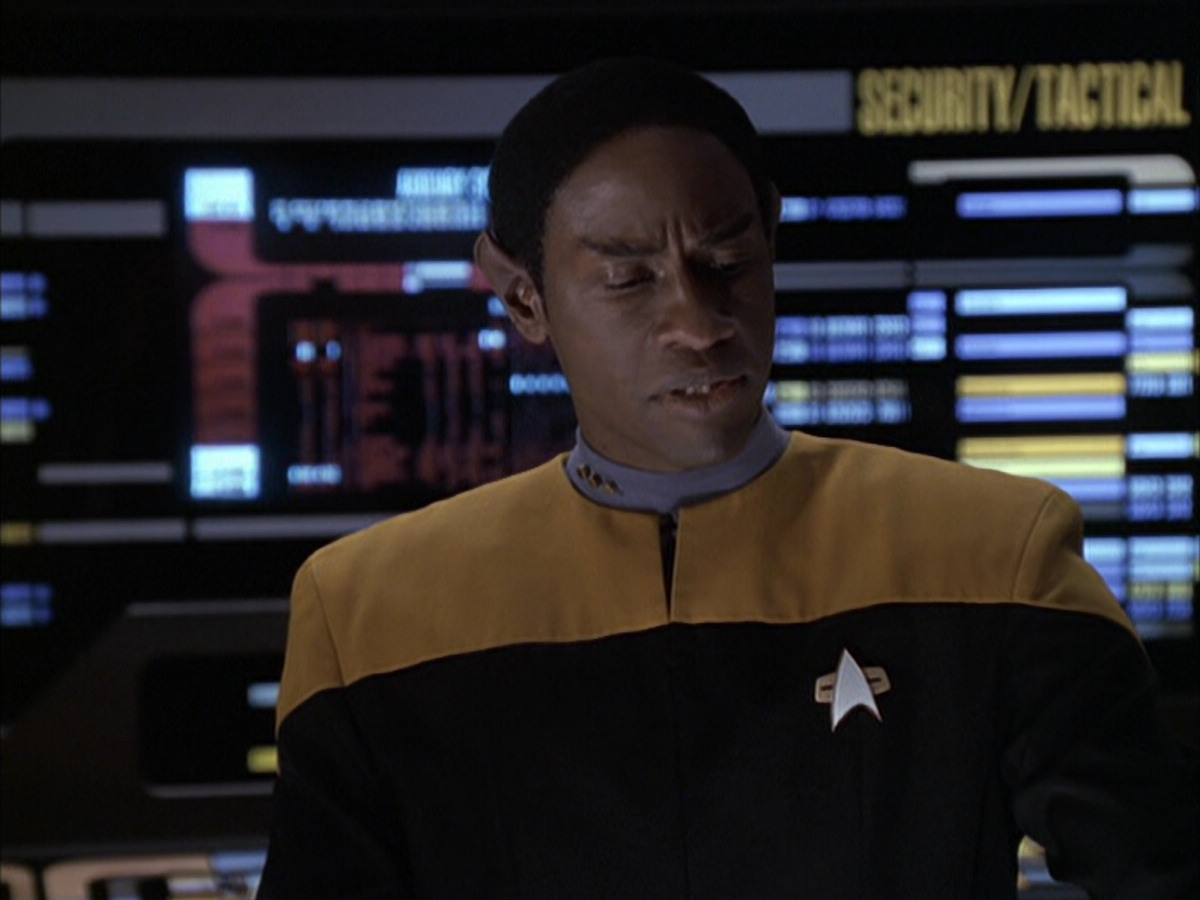 extant_StarTrek_VOY_6x12-BlinkOfAnEye_00418.jpg