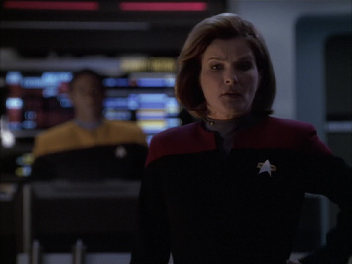 extant_StarTrek_VOY_6x12-BlinkOfAnEye_00447.jpg