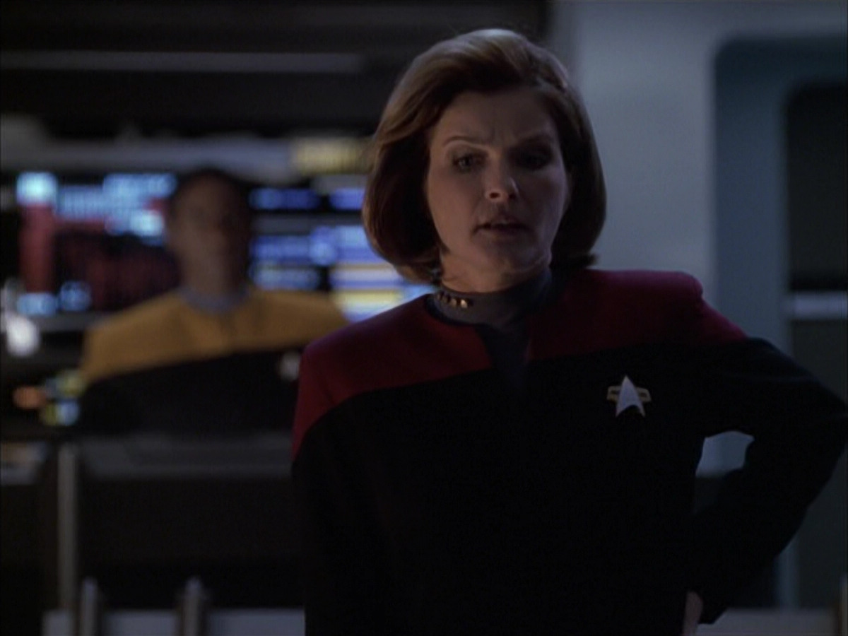 extant_StarTrek_VOY_6x12-BlinkOfAnEye_00448.jpg