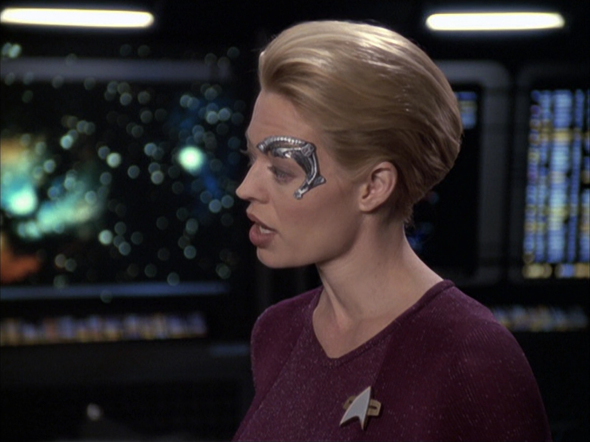 extant_StarTrek_VOY_6x12-BlinkOfAnEye_00495.jpg