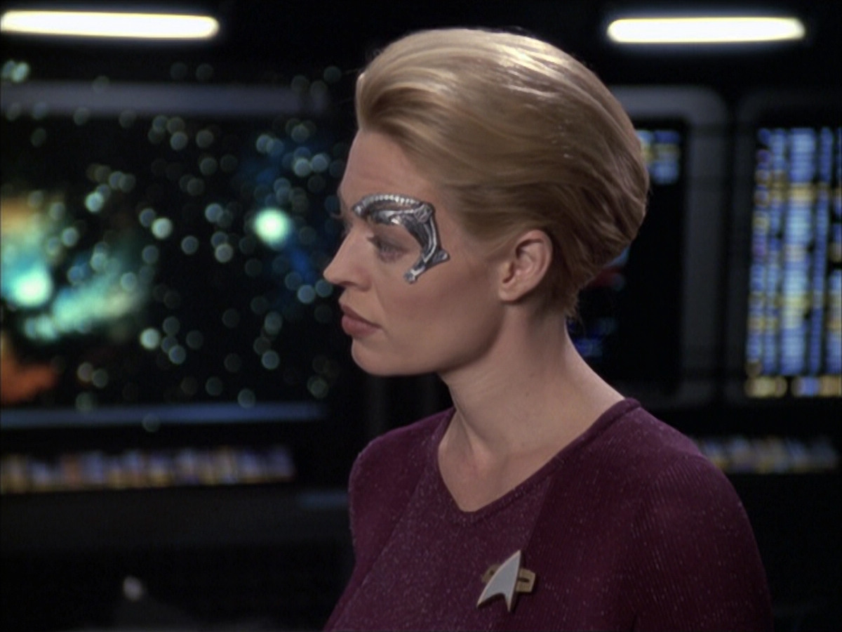 extant_StarTrek_VOY_6x12-BlinkOfAnEye_00497.jpg