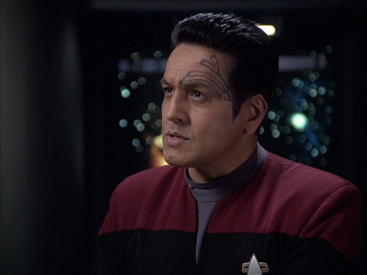 extant_StarTrek_VOY_6x12-BlinkOfAnEye_00506.jpg