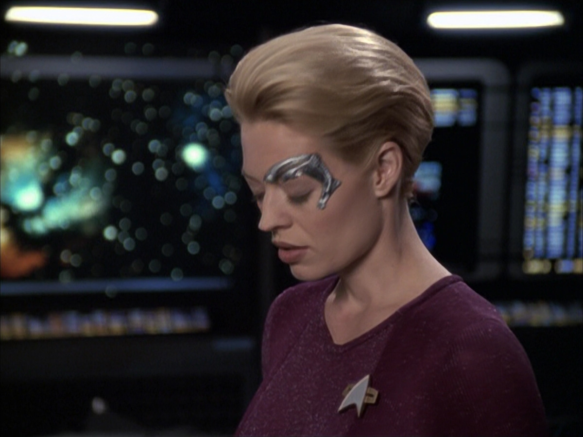 extant_StarTrek_VOY_6x12-BlinkOfAnEye_00508.jpg