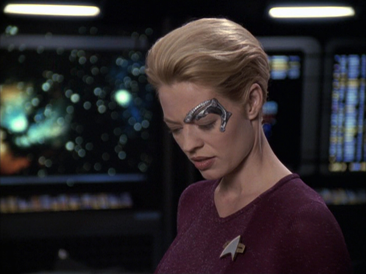 extant_StarTrek_VOY_6x12-BlinkOfAnEye_00510.jpg