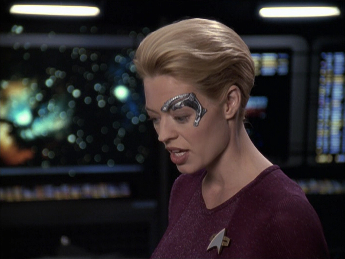 extant_StarTrek_VOY_6x12-BlinkOfAnEye_00527.jpg