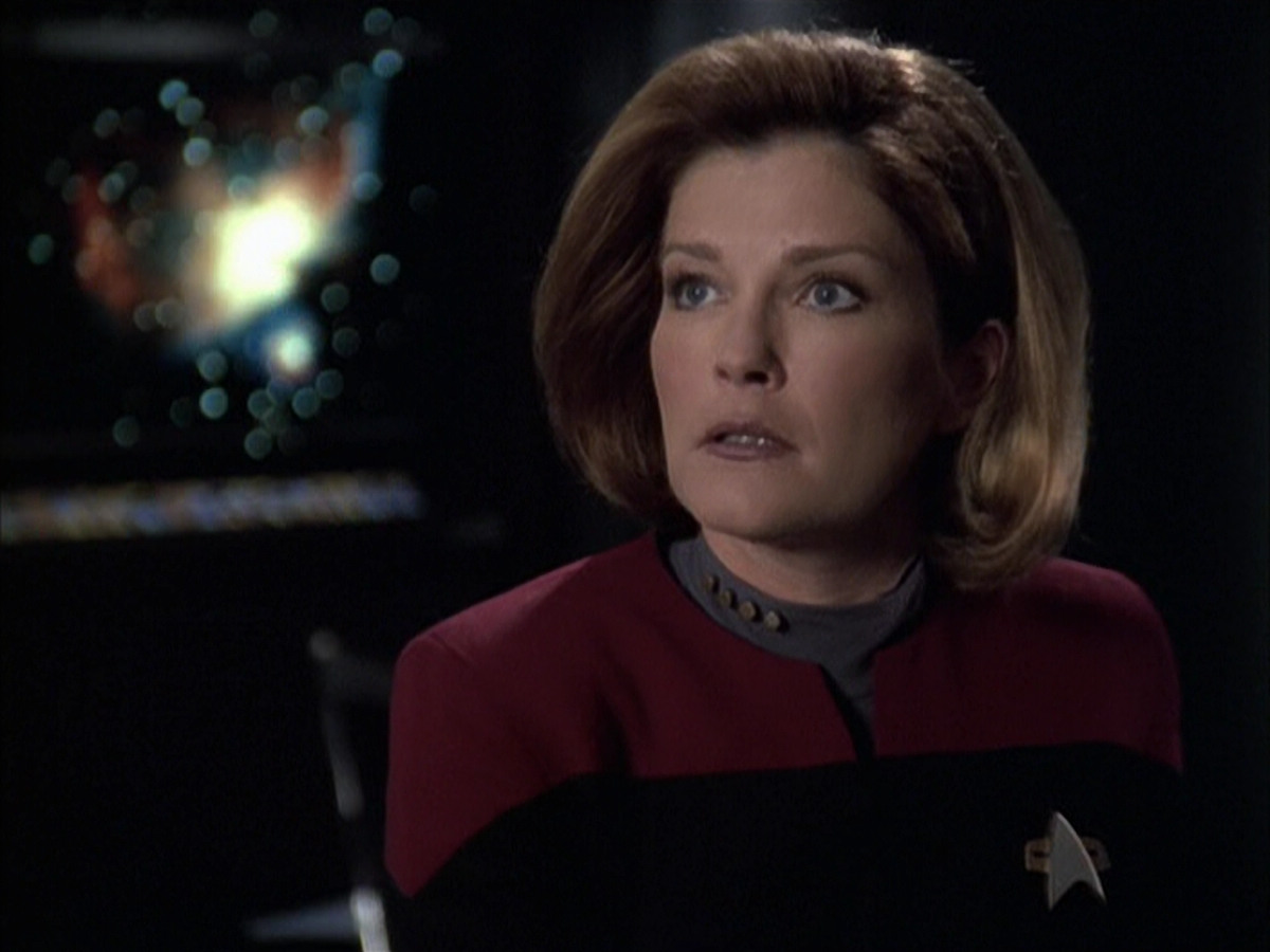 extant_StarTrek_VOY_6x12-BlinkOfAnEye_00529.jpg