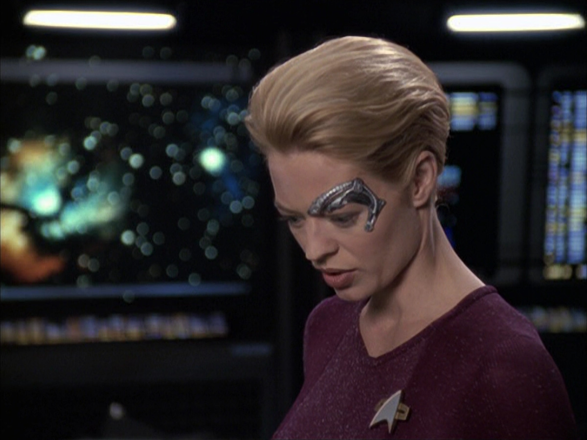 extant_StarTrek_VOY_6x12-BlinkOfAnEye_00537.jpg