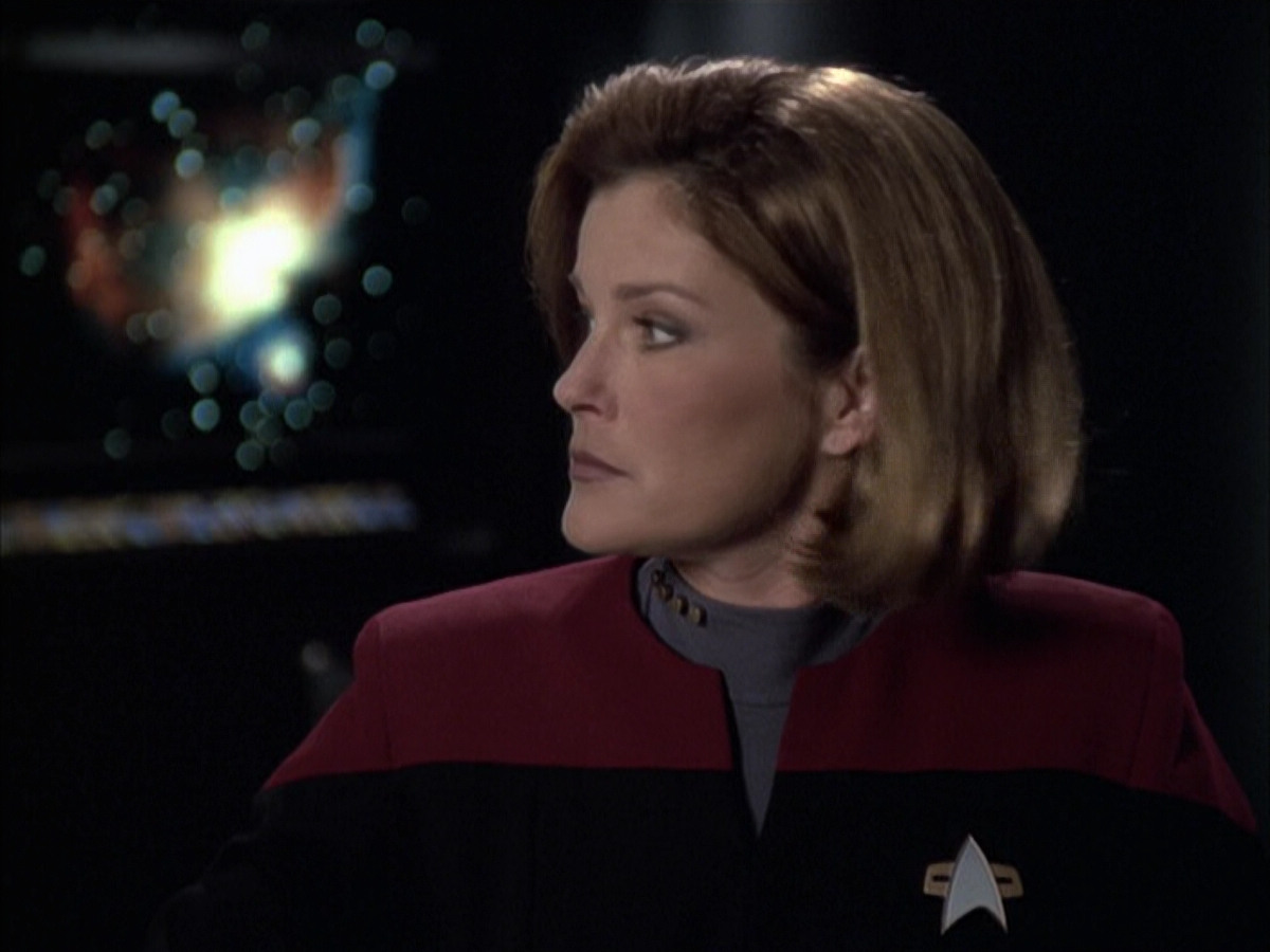 extant_StarTrek_VOY_6x12-BlinkOfAnEye_00538.jpg
