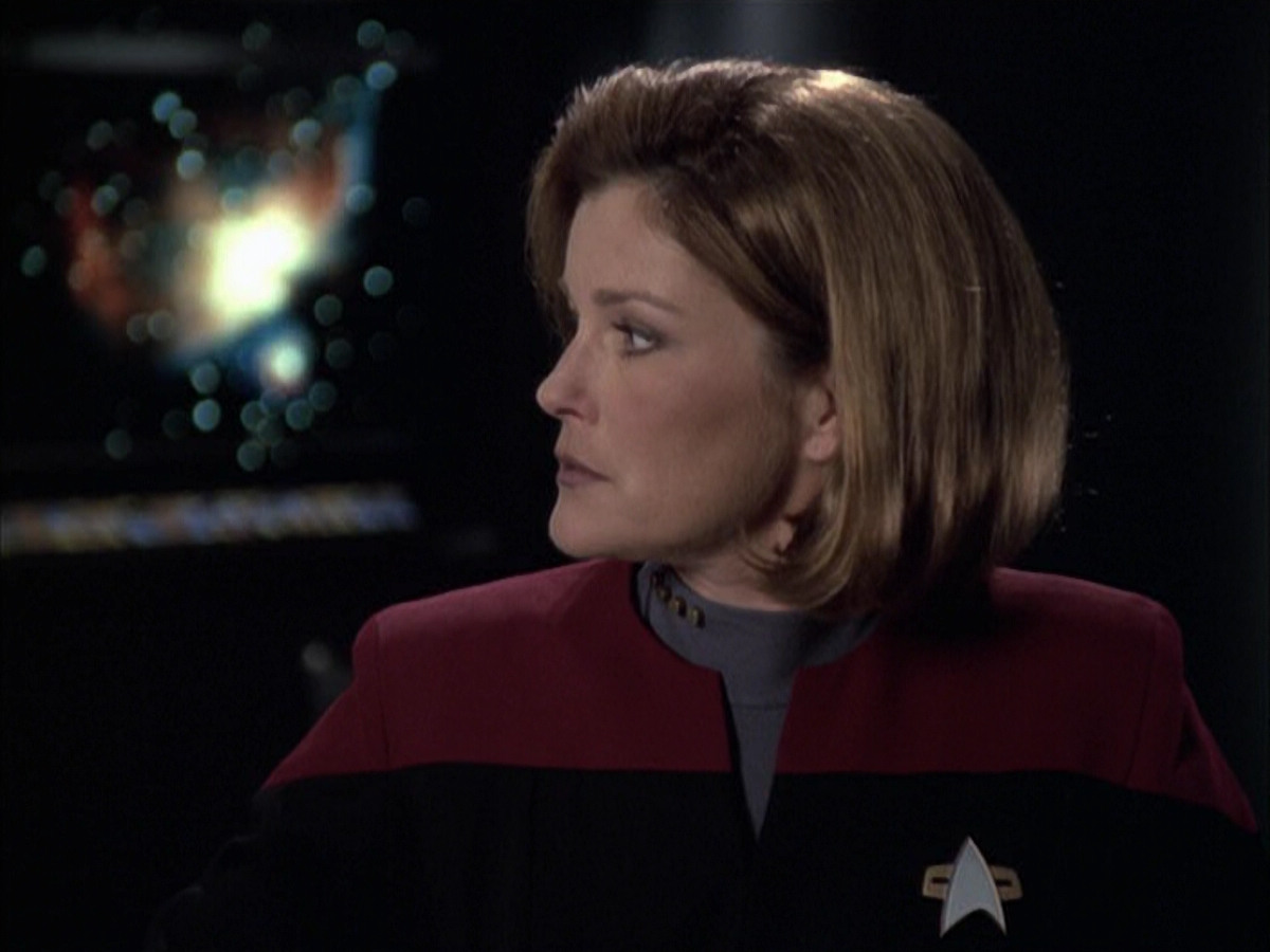 extant_StarTrek_VOY_6x12-BlinkOfAnEye_00539.jpg