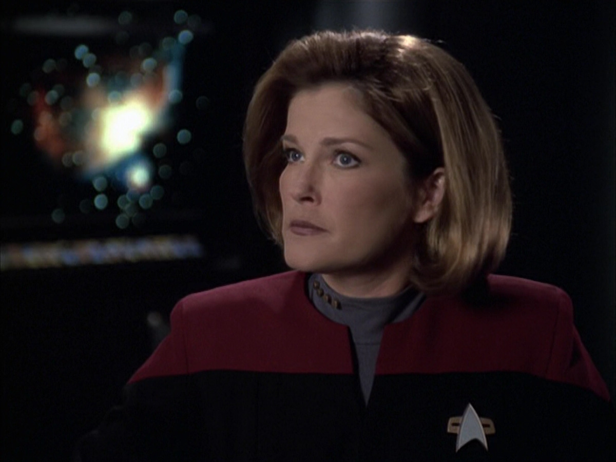 extant_StarTrek_VOY_6x12-BlinkOfAnEye_00542.jpg