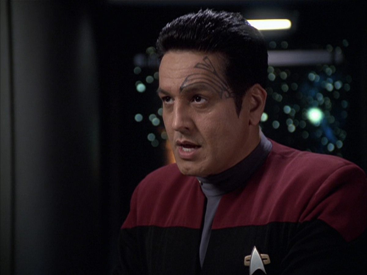 extant_StarTrek_VOY_6x12-BlinkOfAnEye_00548.jpg