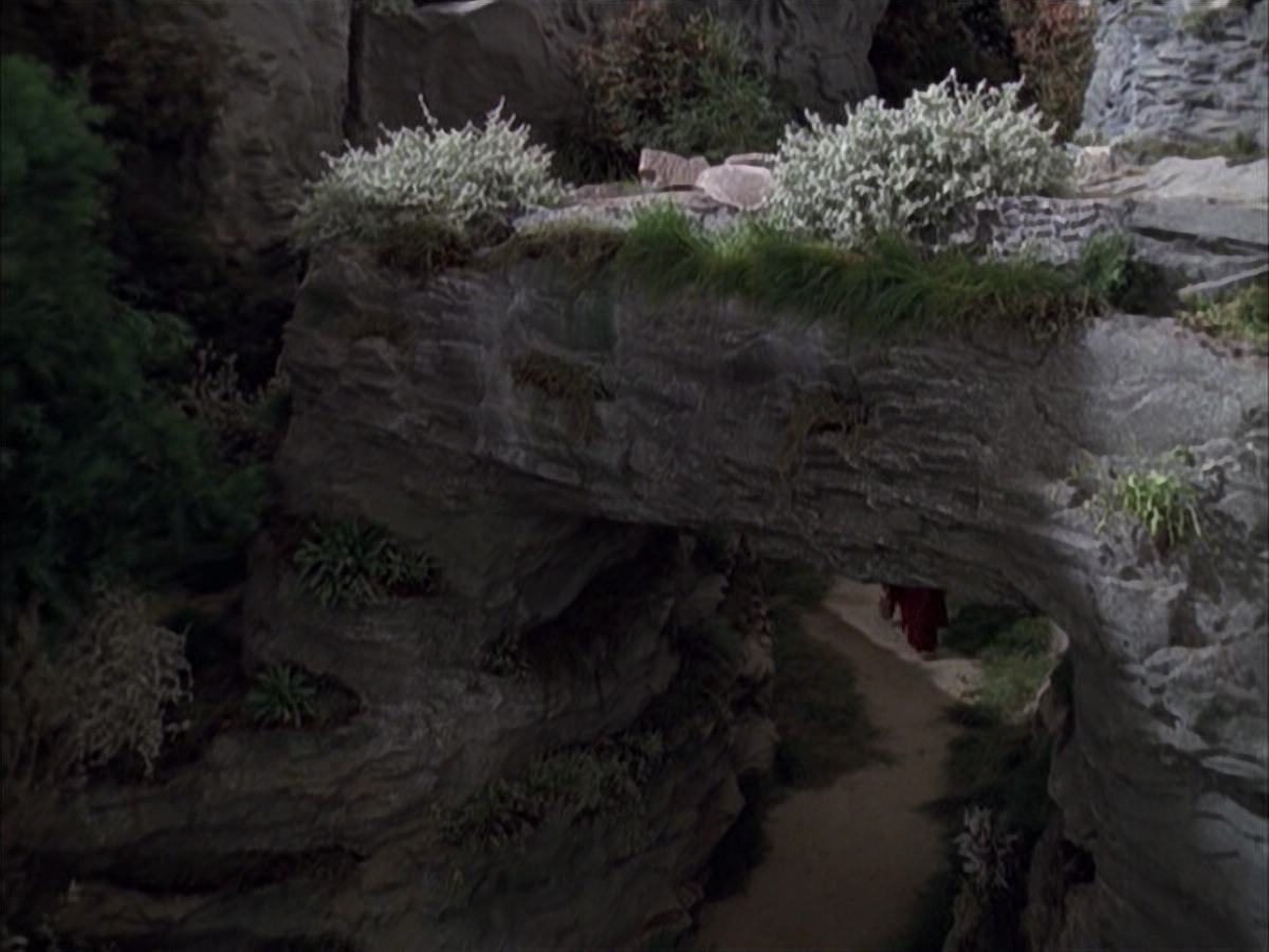 extant_StarTrek_VOY_6x12-BlinkOfAnEye_00679.jpg