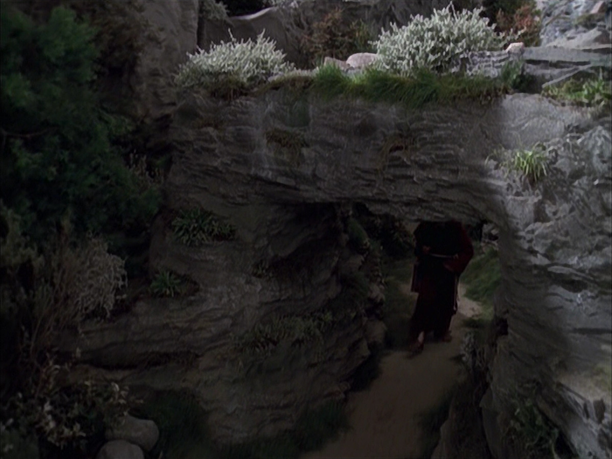 extant_StarTrek_VOY_6x12-BlinkOfAnEye_00681.jpg