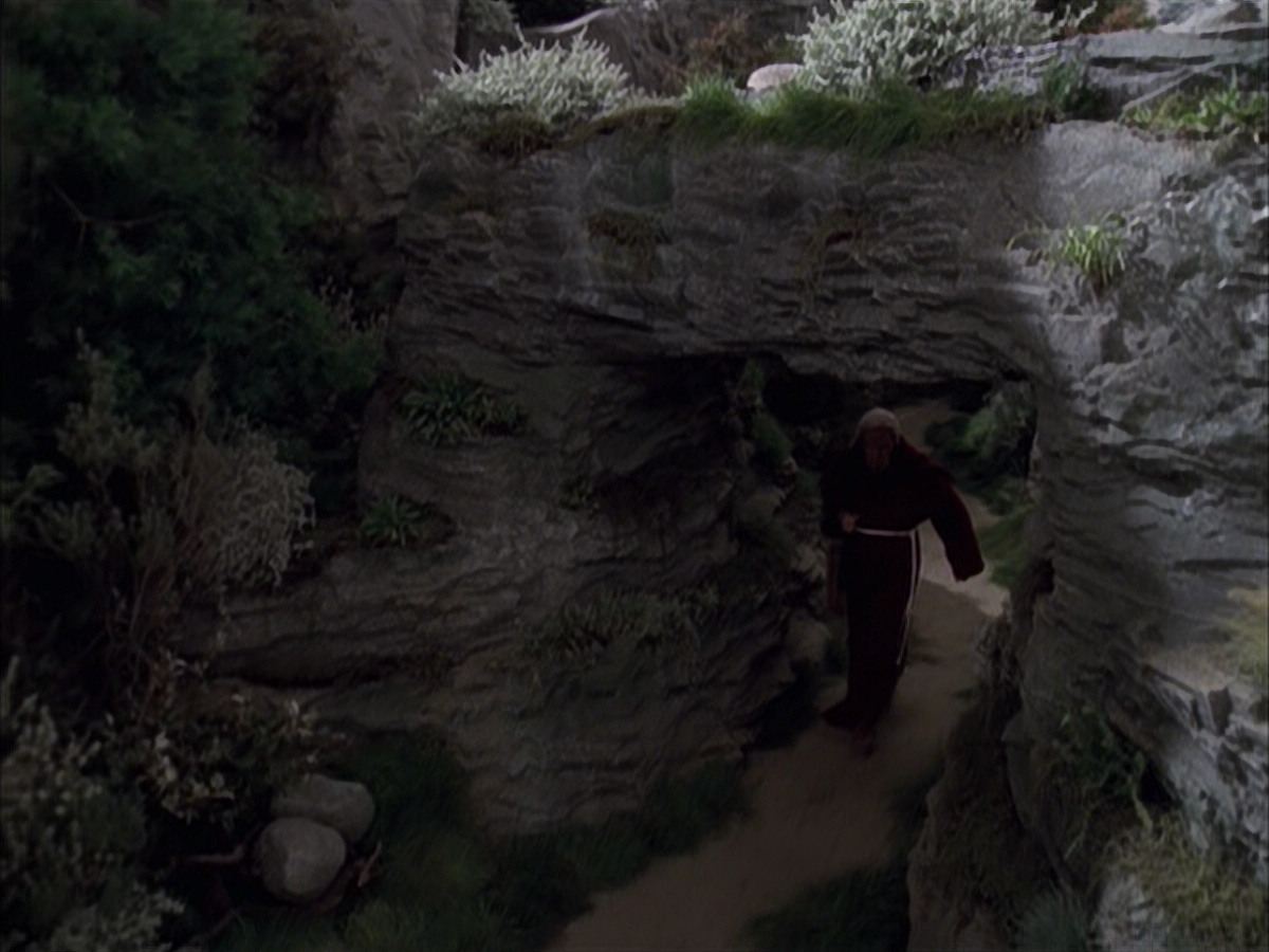 extant_StarTrek_VOY_6x12-BlinkOfAnEye_00682.jpg
