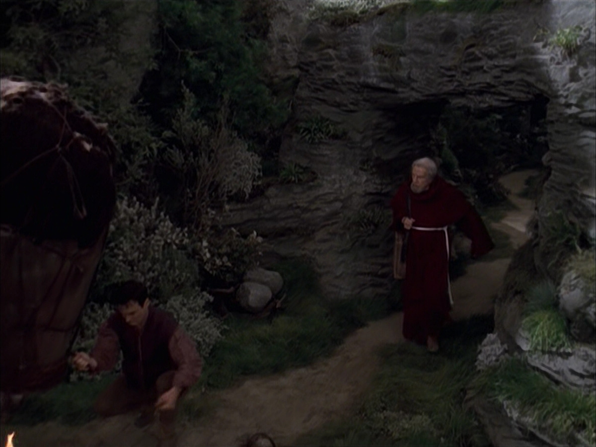 extant_StarTrek_VOY_6x12-BlinkOfAnEye_00685.jpg