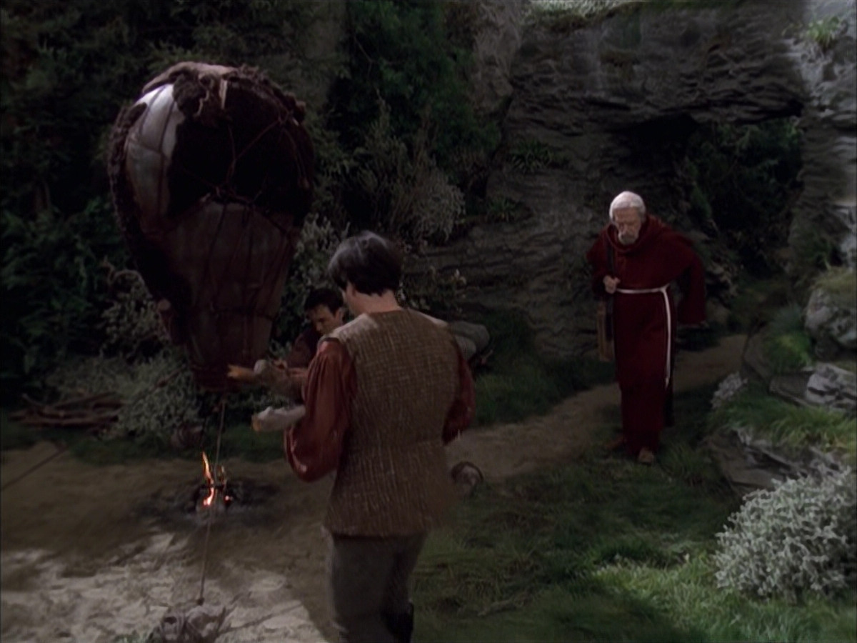 extant_StarTrek_VOY_6x12-BlinkOfAnEye_00689.jpg