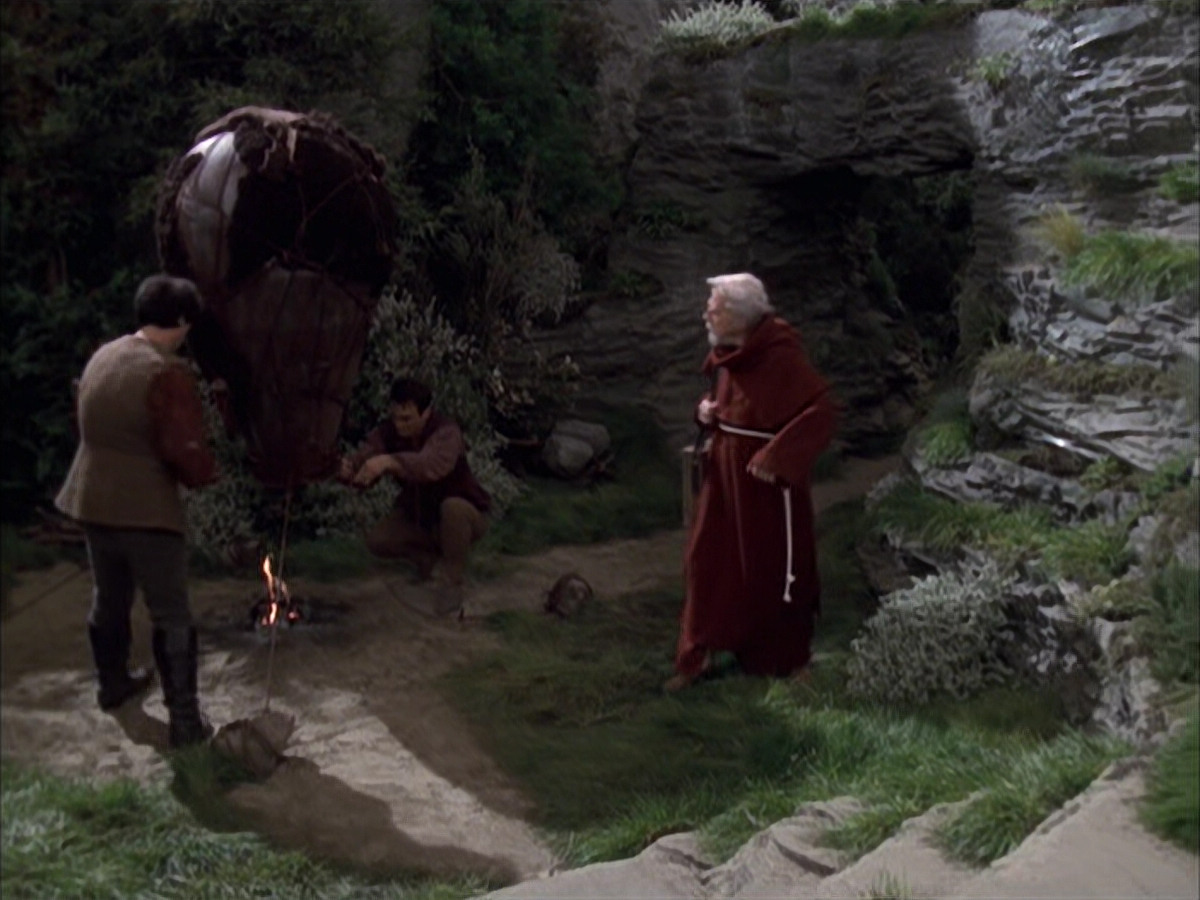 extant_StarTrek_VOY_6x12-BlinkOfAnEye_00692.jpg