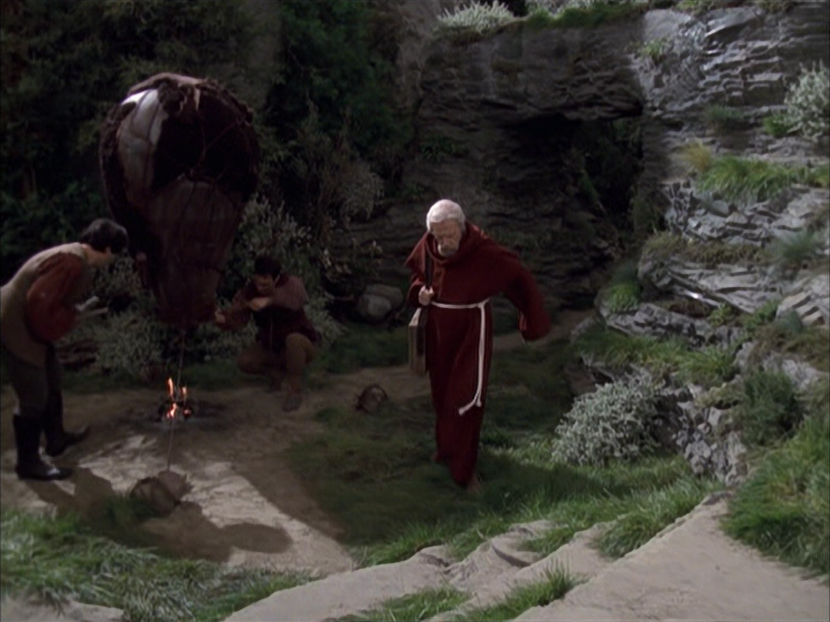 extant_StarTrek_VOY_6x12-BlinkOfAnEye_00693.jpg