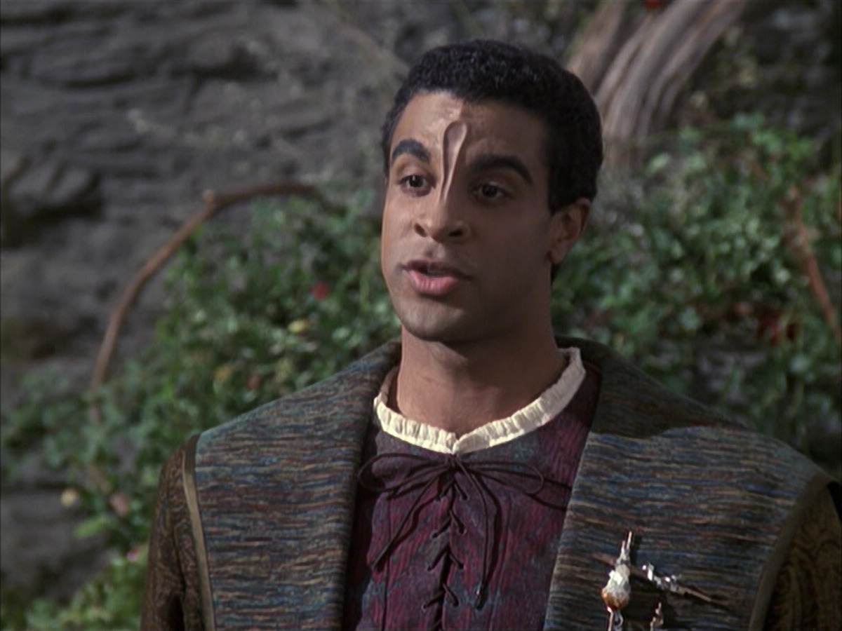 extant_StarTrek_VOY_6x12-BlinkOfAnEye_00758.jpg