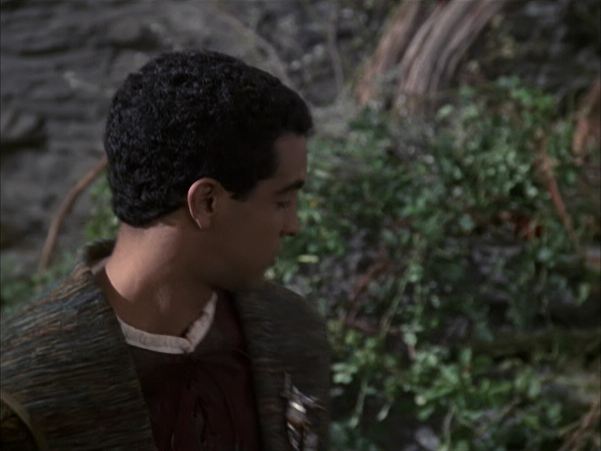 extant_StarTrek_VOY_6x12-BlinkOfAnEye_00776.jpg