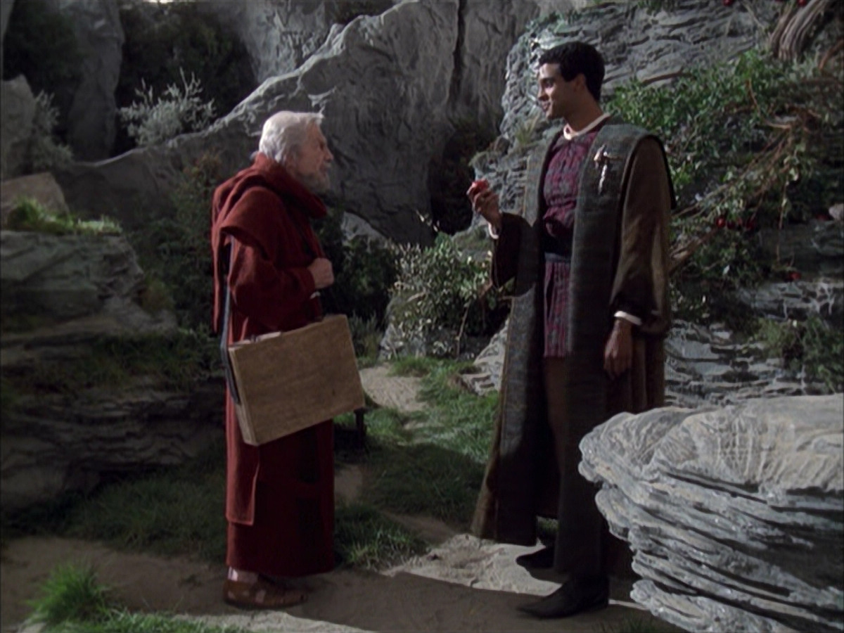 extant_StarTrek_VOY_6x12-BlinkOfAnEye_00784.jpg