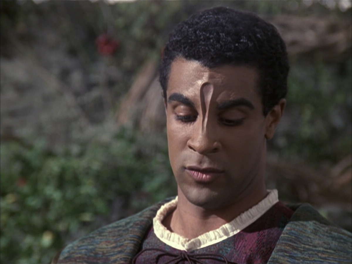extant_StarTrek_VOY_6x12-BlinkOfAnEye_00791.jpg