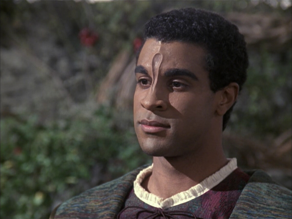 extant_StarTrek_VOY_6x12-BlinkOfAnEye_00793.jpg
