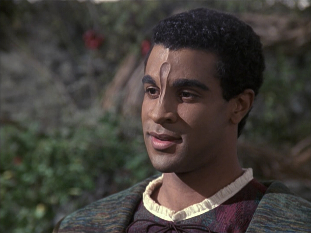 extant_StarTrek_VOY_6x12-BlinkOfAnEye_00795.jpg