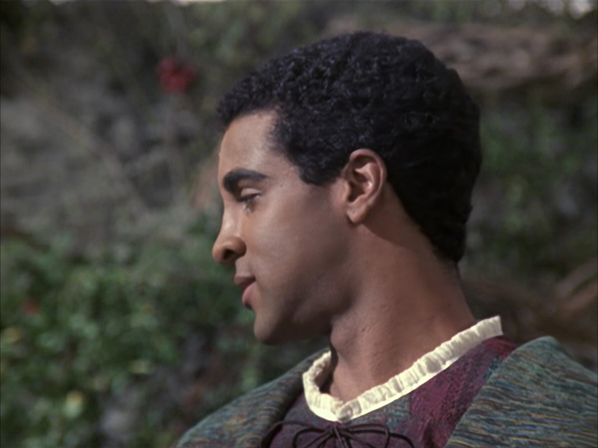 extant_StarTrek_VOY_6x12-BlinkOfAnEye_00799.jpg