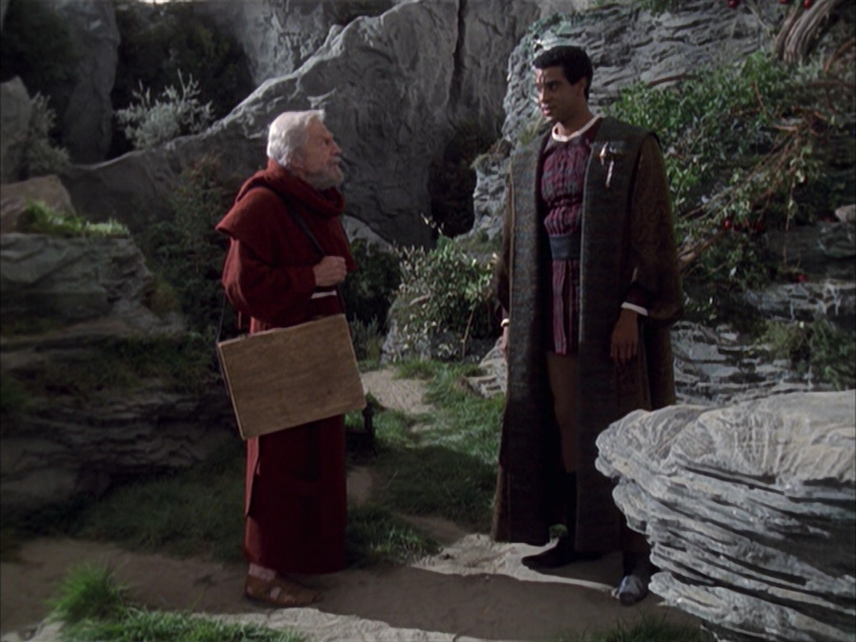 extant_StarTrek_VOY_6x12-BlinkOfAnEye_00807.jpg