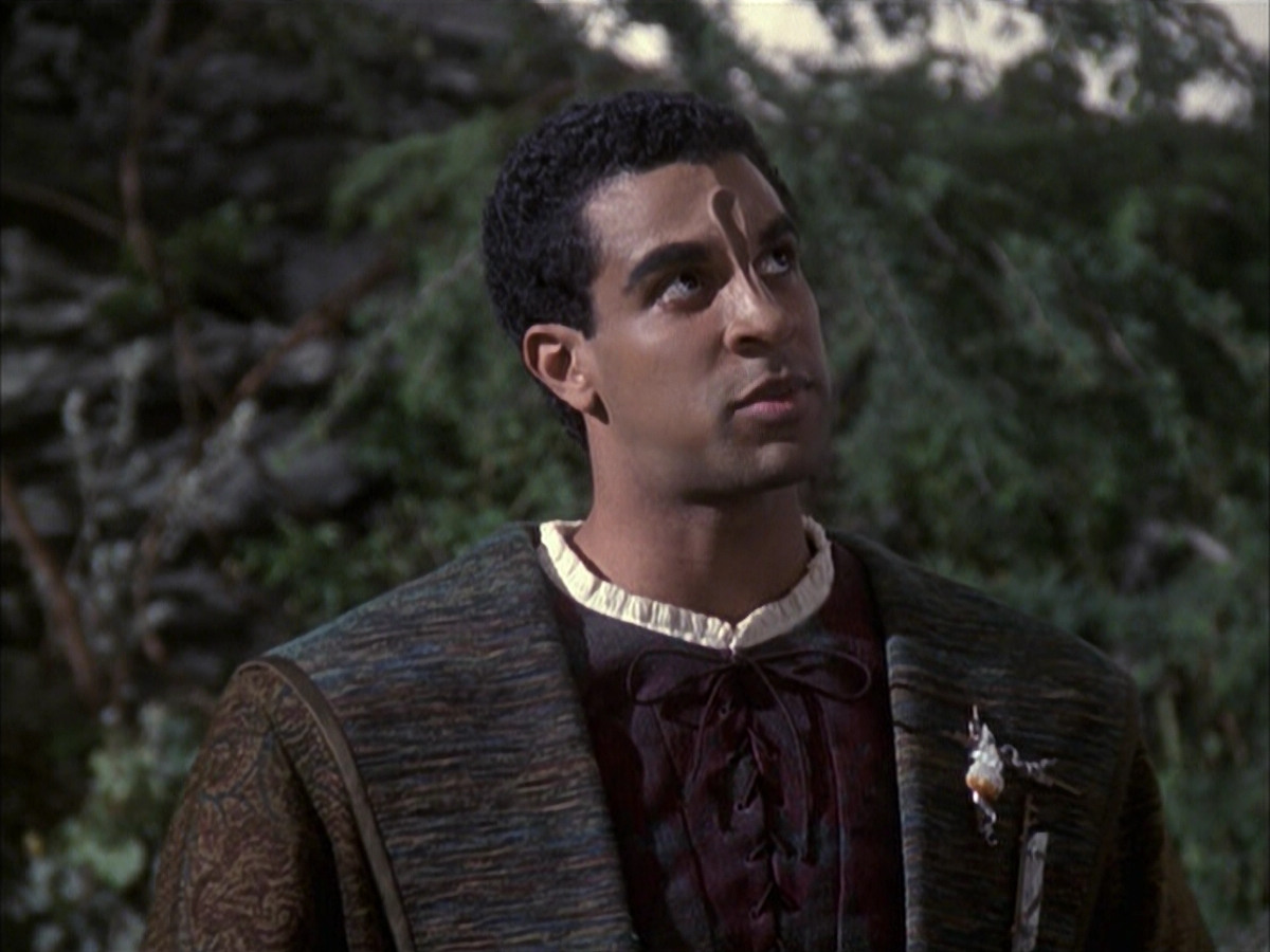extant_StarTrek_VOY_6x12-BlinkOfAnEye_00818.jpg