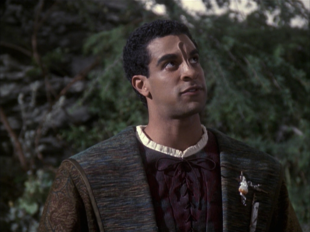 extant_StarTrek_VOY_6x12-BlinkOfAnEye_00824.jpg