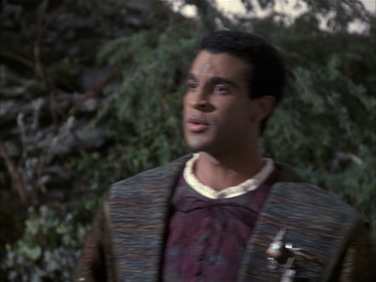 extant_StarTrek_VOY_6x12-BlinkOfAnEye_00835.jpg