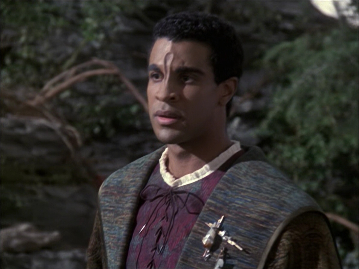 extant_StarTrek_VOY_6x12-BlinkOfAnEye_00837.jpg