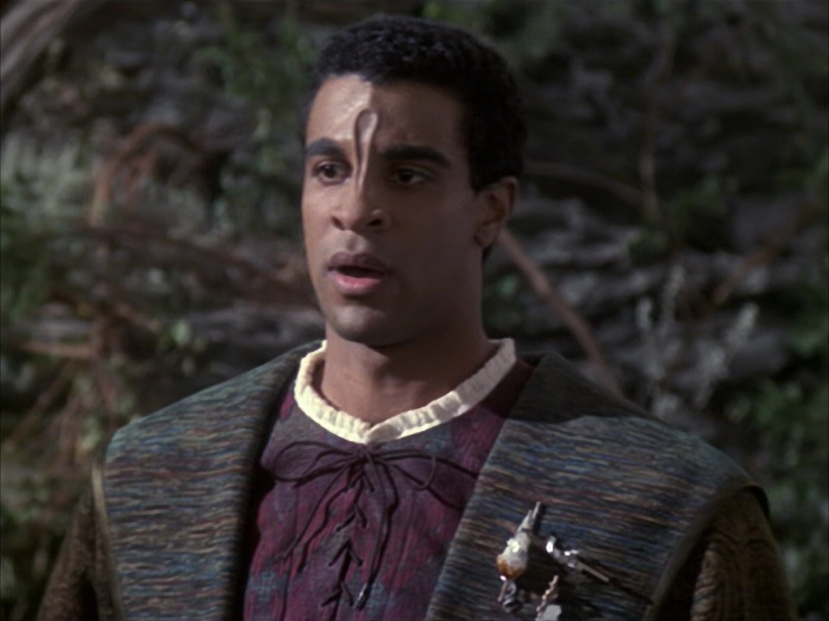 extant_StarTrek_VOY_6x12-BlinkOfAnEye_00839.jpg