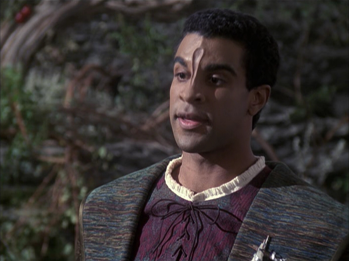 extant_StarTrek_VOY_6x12-BlinkOfAnEye_00850.jpg