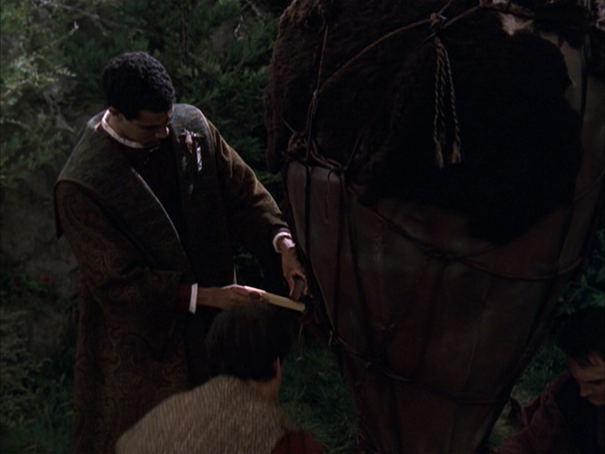extant_StarTrek_VOY_6x12-BlinkOfAnEye_01015.jpg