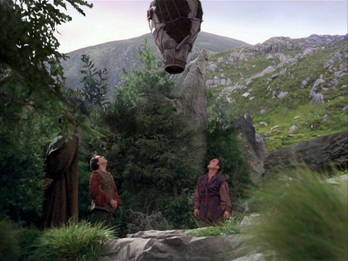 extant_StarTrek_VOY_6x12-BlinkOfAnEye_01038.jpg