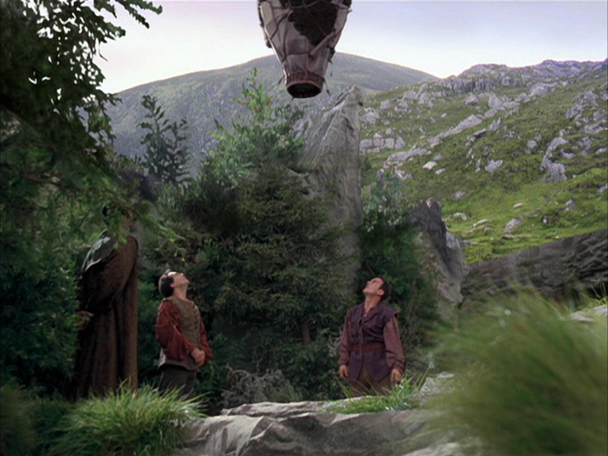 extant_StarTrek_VOY_6x12-BlinkOfAnEye_01039.jpg
