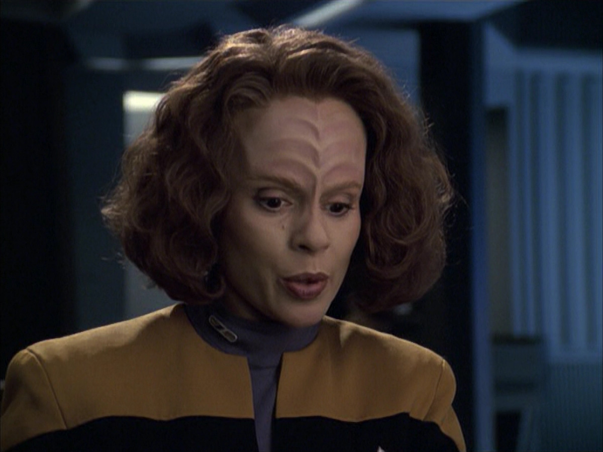 extant_StarTrek_VOY_6x12-BlinkOfAnEye_01086.jpg