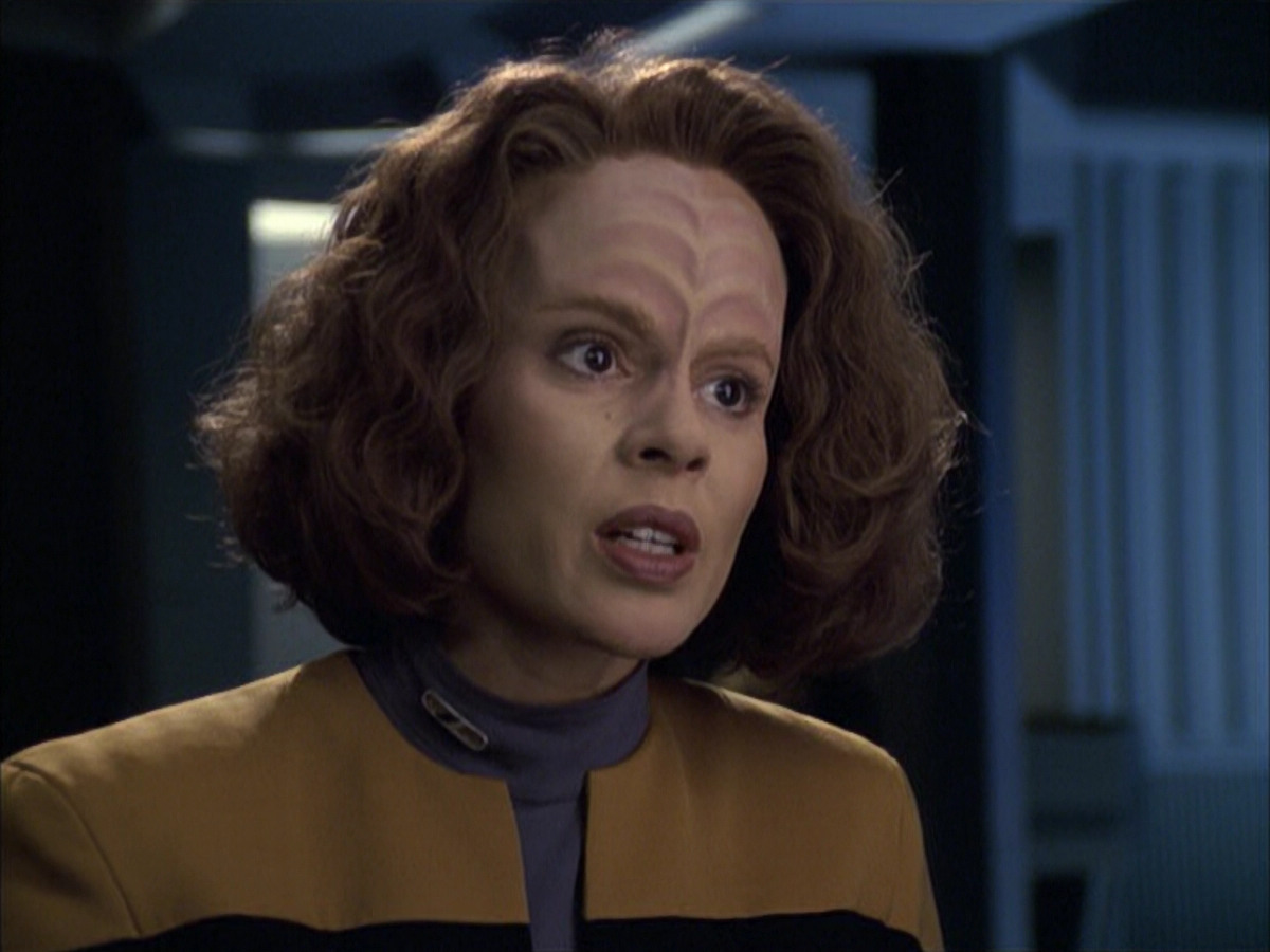 extant_StarTrek_VOY_6x12-BlinkOfAnEye_01094.jpg