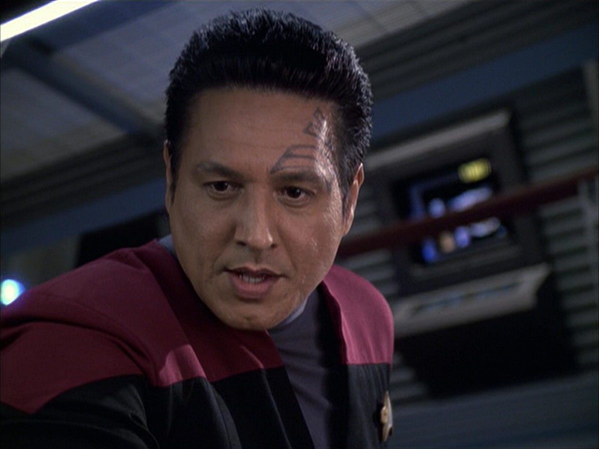 extant_StarTrek_VOY_6x12-BlinkOfAnEye_01098.jpg