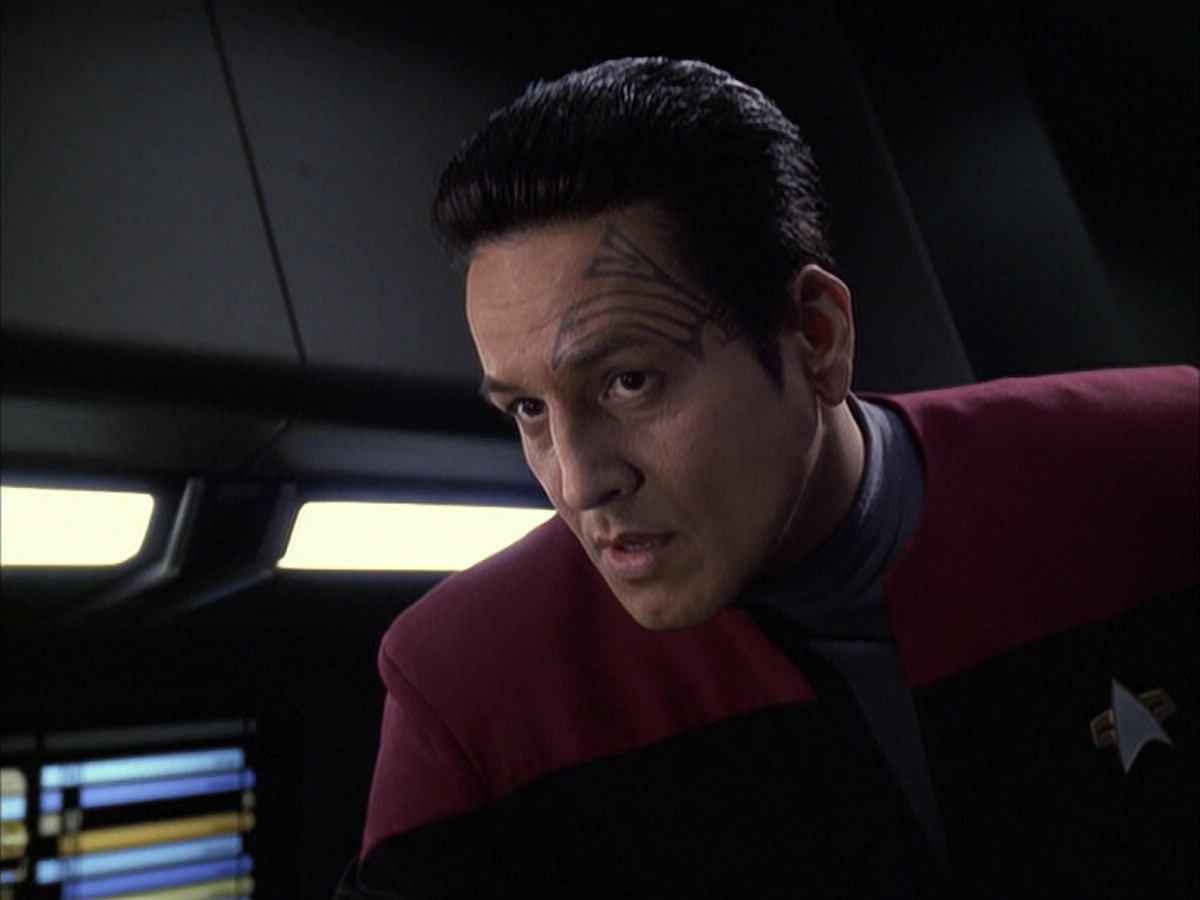 extant_StarTrek_VOY_6x12-BlinkOfAnEye_01108.jpg