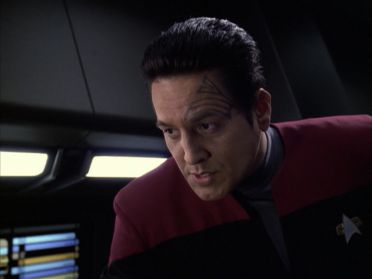 extant_StarTrek_VOY_6x12-BlinkOfAnEye_01115.jpg