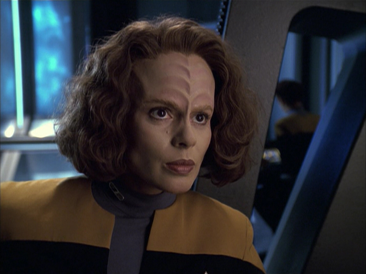 extant_StarTrek_VOY_6x12-BlinkOfAnEye_01120.jpg