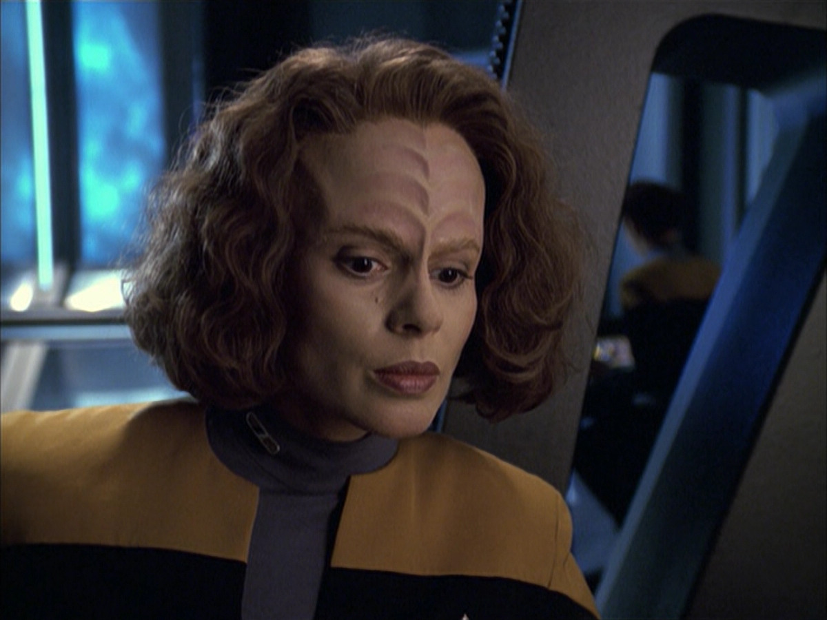 extant_StarTrek_VOY_6x12-BlinkOfAnEye_01121.jpg